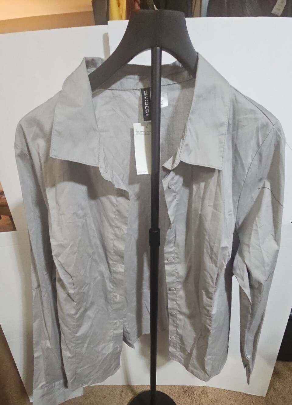 Divided H&M Long Sleeve Button Up Shirt Size XL Gray Collared